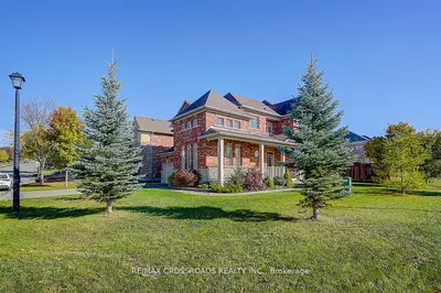 619 Fernbank Road, Newmarket, On L3x 3e4