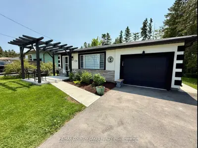Detached in Brock