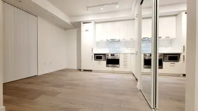Condo Apartment in Vaughan