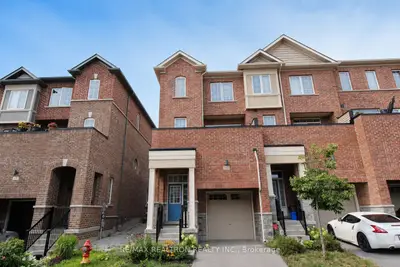 193 Harding Park Street, Newmarket, On L3y 0e3