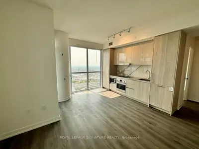 Condo Apartment in Vaughan