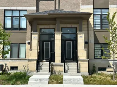 Att/Row/Townhouse in Richmond Hill