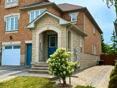 Att/Row/Townhouse in Richmond Hill