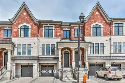 Att/Row/Townhouse in Richmond Hill
