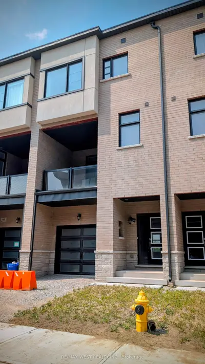 Att/Row/Townhouse in Vaughan