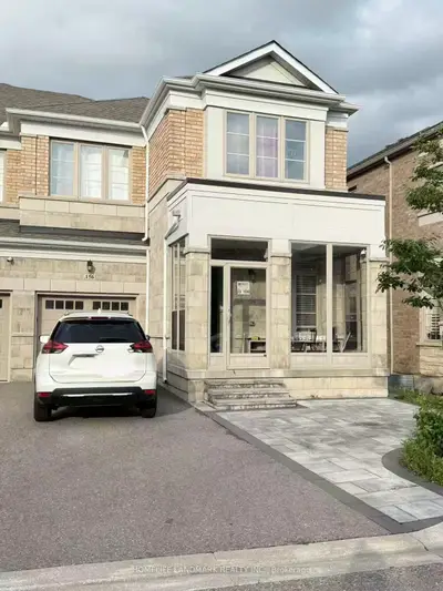 Att/Row/Townhouse in Markham