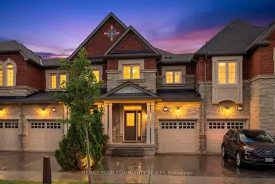 Att/Row/Townhouse in Vaughan