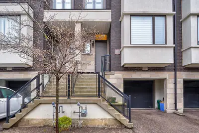 Att/Row/Townhouse in Richmond Hill