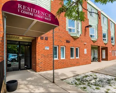Common Element Condo in Richmond Hill