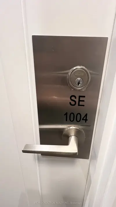 Condo Apartment in Richmond Hill