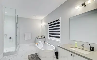 220 Olde Bayview Avenue, Richmond Hill, On L4e 3e4