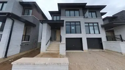 Semi-Detached in Richmond Hill