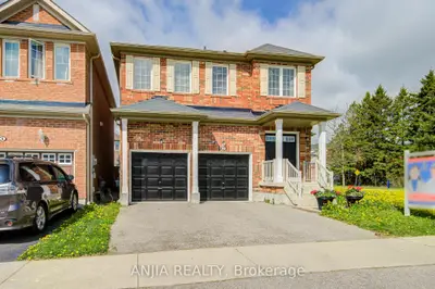 2 Horn Street, Whitchurch-stouffville, On L4a 0x9