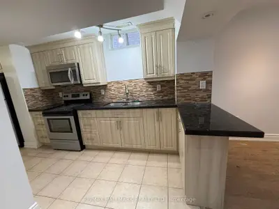 209 Old Colony Road S Basement, Richmond Hill, On L4e 5b9