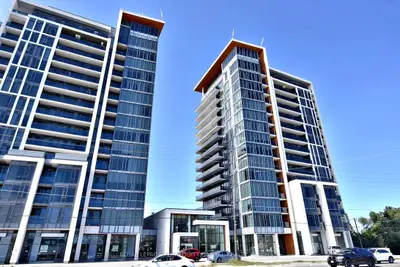 Condo Apartment in Richmond Hill