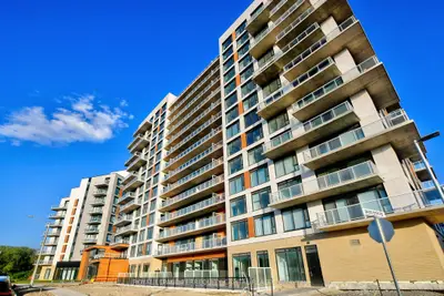 Condo Apartment in Richmond Hill