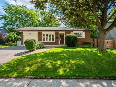 52 Sir Bedevere Place, Markham, On L3p 2w4