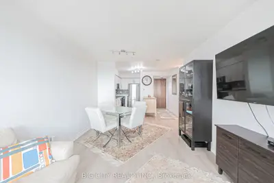 Condo Apartment in Richmond Hill