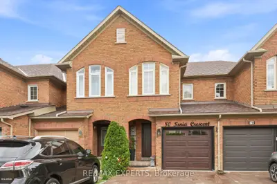 Condo Townhouse in Vaughan