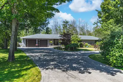 2582 Leonard Street, Innisfil, On L9s 3t9