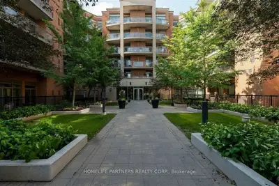 Condo Apartment in Vaughan