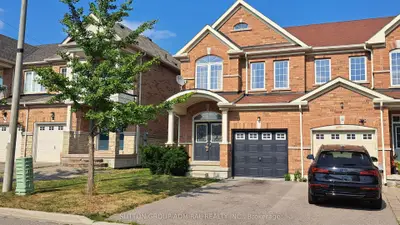 Att/Row/Townhouse in Vaughan