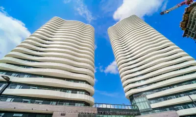 Condo Apartment in Vaughan