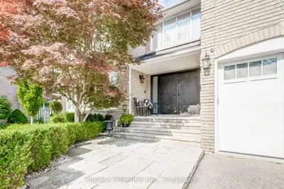 298 Castlehill Road, Vaughan, On L6a 1v9