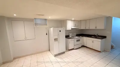 36 Windward Crescent Basement, Vaughan, On L6a 3g5