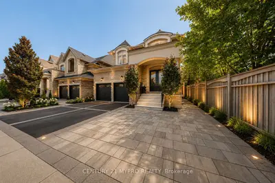 107 Hailsham Court, Vaughan, On L4l 1a6