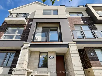 Condo Townhouse in Markham