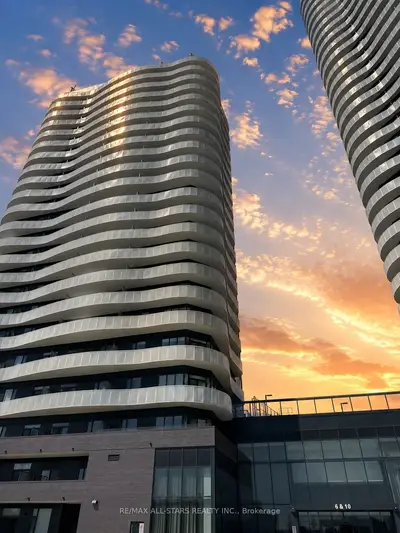 Condo Apartment in Vaughan