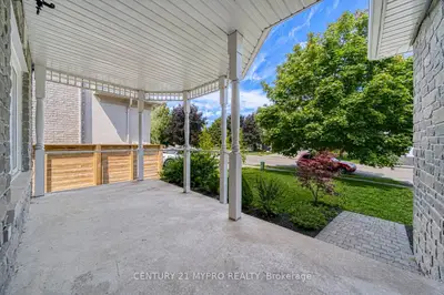 98 Leyburn Avenue, Richmond Hill, On L4c 0j6