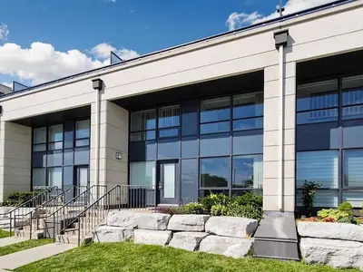 12 Woodstream Boulevard Th114, Vaughan, On L4l 8c3