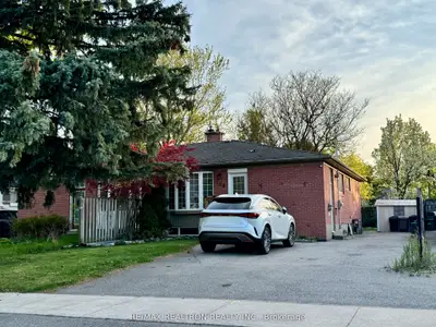 Semi-Detached in Richmond Hill