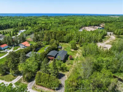 Detached in Brock