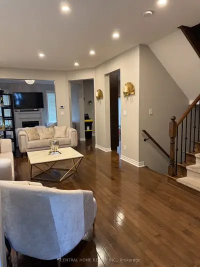 Semi-Detached in Richmond Hill