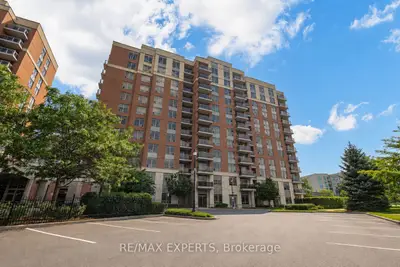 Condo Apartment in Richmond Hill