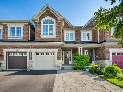 Att/Row/Townhouse in Richmond Hill