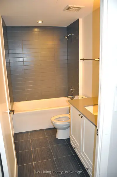 28 Prince Regent Street 305, Markham, On L6c 0v5