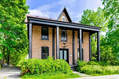 Triplex in Newmarket