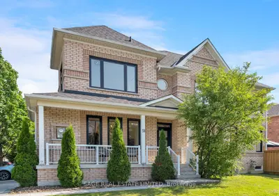 Att/Row/Townhouse in Aurora