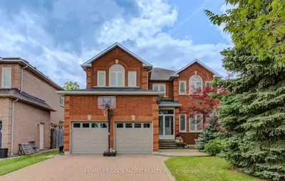 101 Clarendon Drive, Richmond Hill, On L4b 3w5