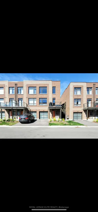 Condo Townhouse in Vaughan