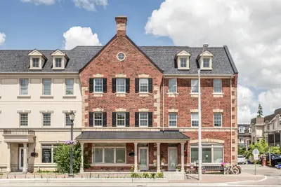 Att/Row/Townhouse in Vaughan