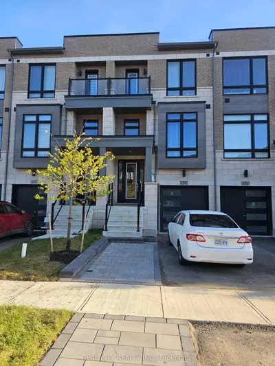 Att/Row/Townhouse in Vaughan