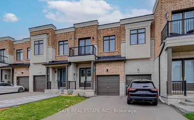 Att/Row/Townhouse in Aurora