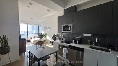 Condo Apartment in Vaughan