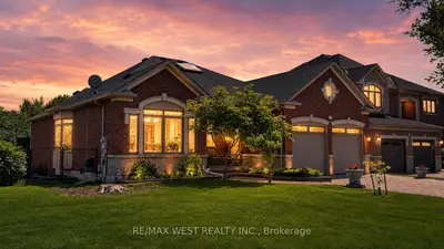71 Gidleigh Park Crescent, Vaughan, On L4h 1j3