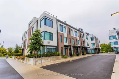 Condo Townhouse in Vaughan